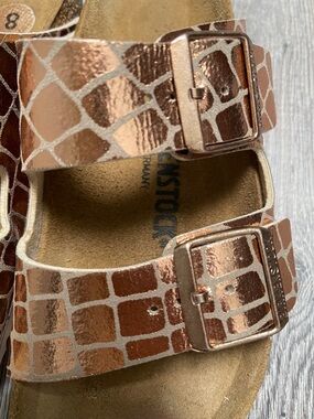 Women Birkenstock Croc Embossed Metallic Gator Gleam Rose Gold Arizona 7.5 Slide
